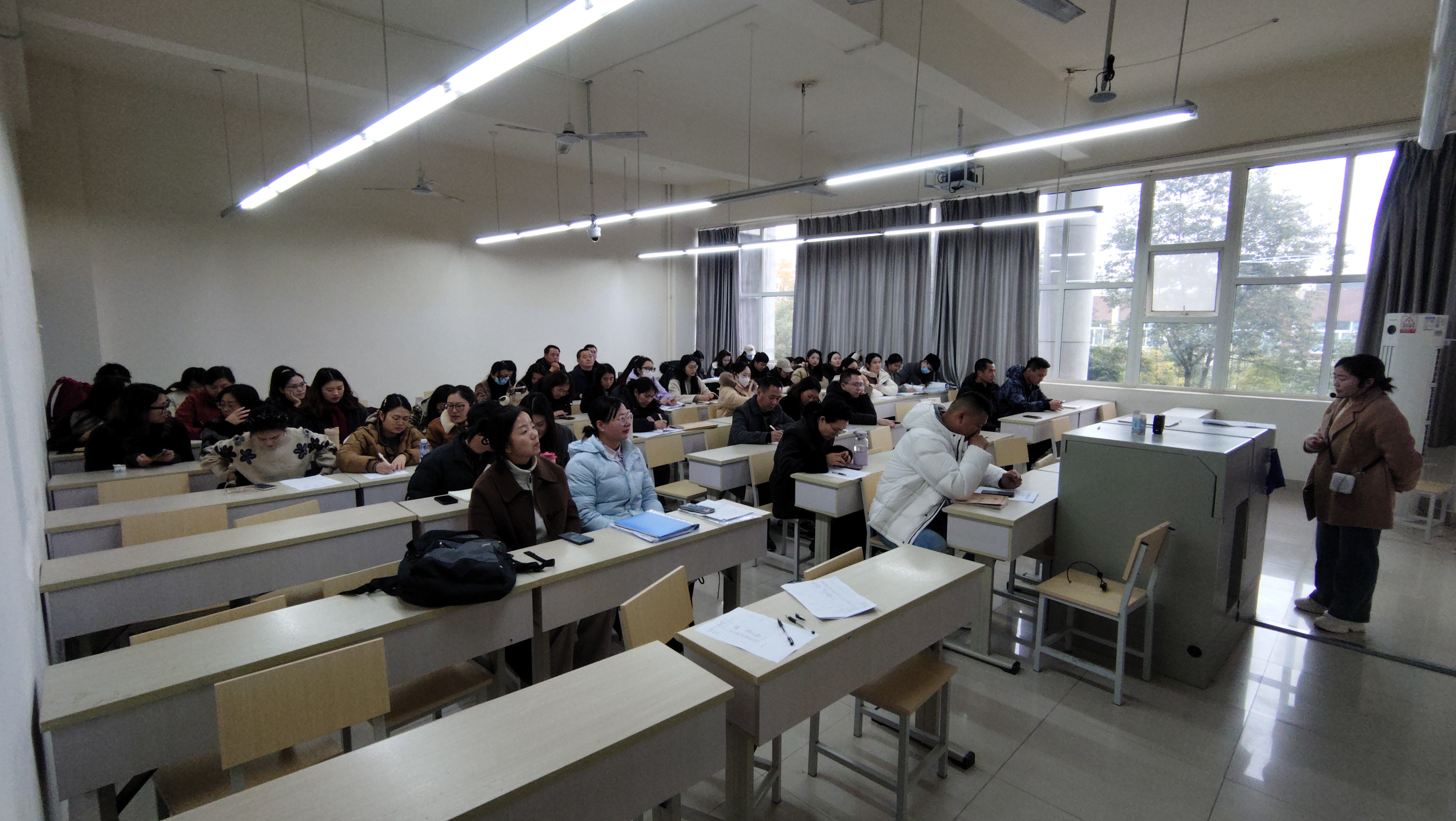 2025-2026-1(7)马院通识教职工政治理论学习图片3.jpg 2025-2026-1(7)马院通识教职工政治理论学习图片3.jpg